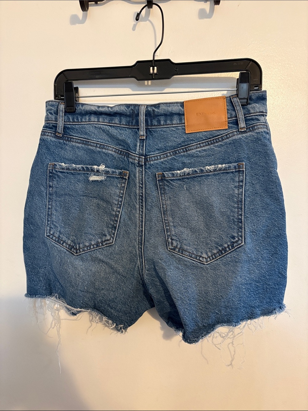 Express Mid Rise 4” Inseam Button Fly Denim Shorts 8 - Picture 5 of 9